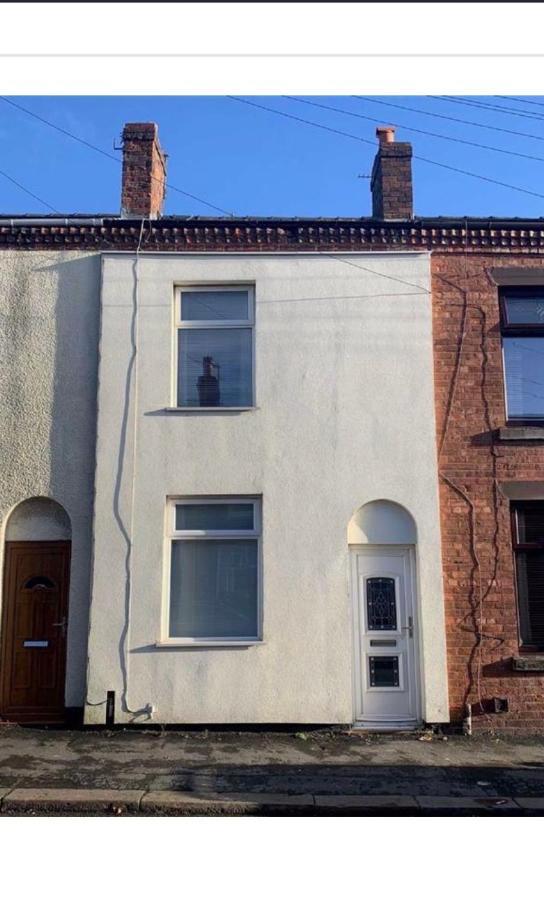 Cheerful 2 Bedroom House Hindley Exterior foto